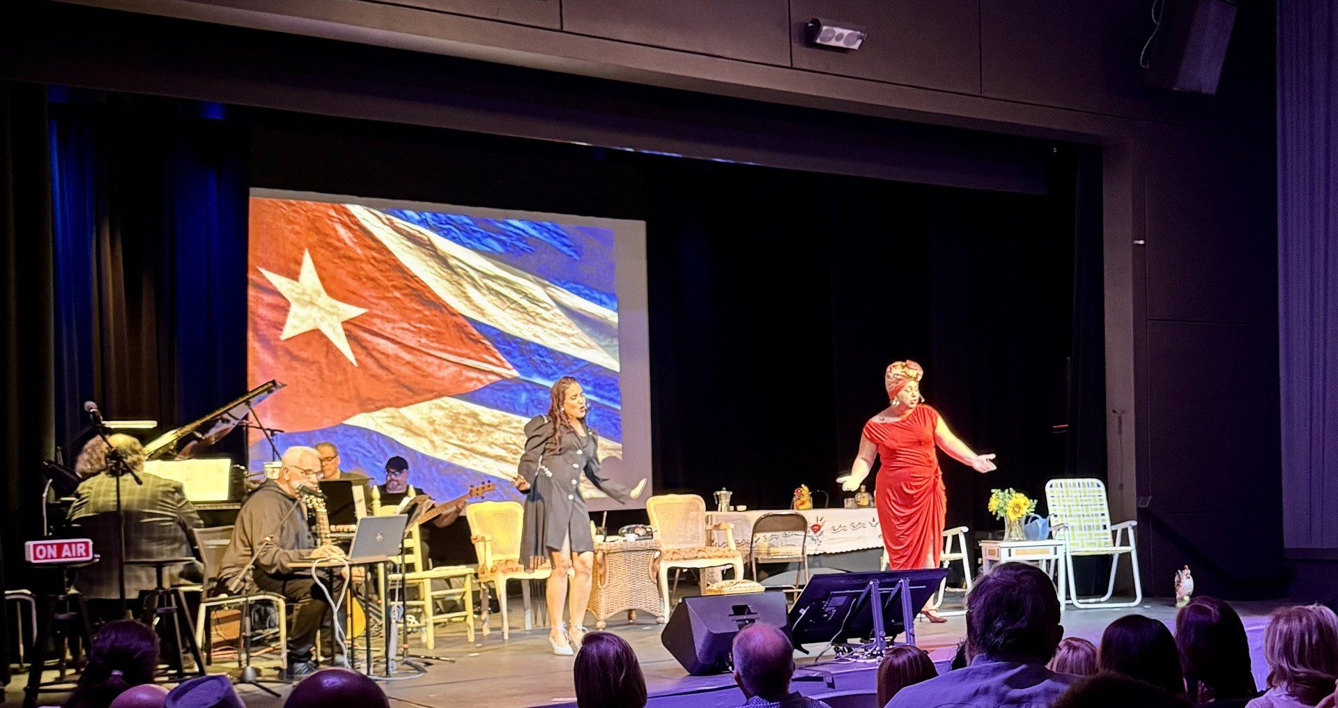 Actuación dentro del musical Sueños del Exilio Cubano