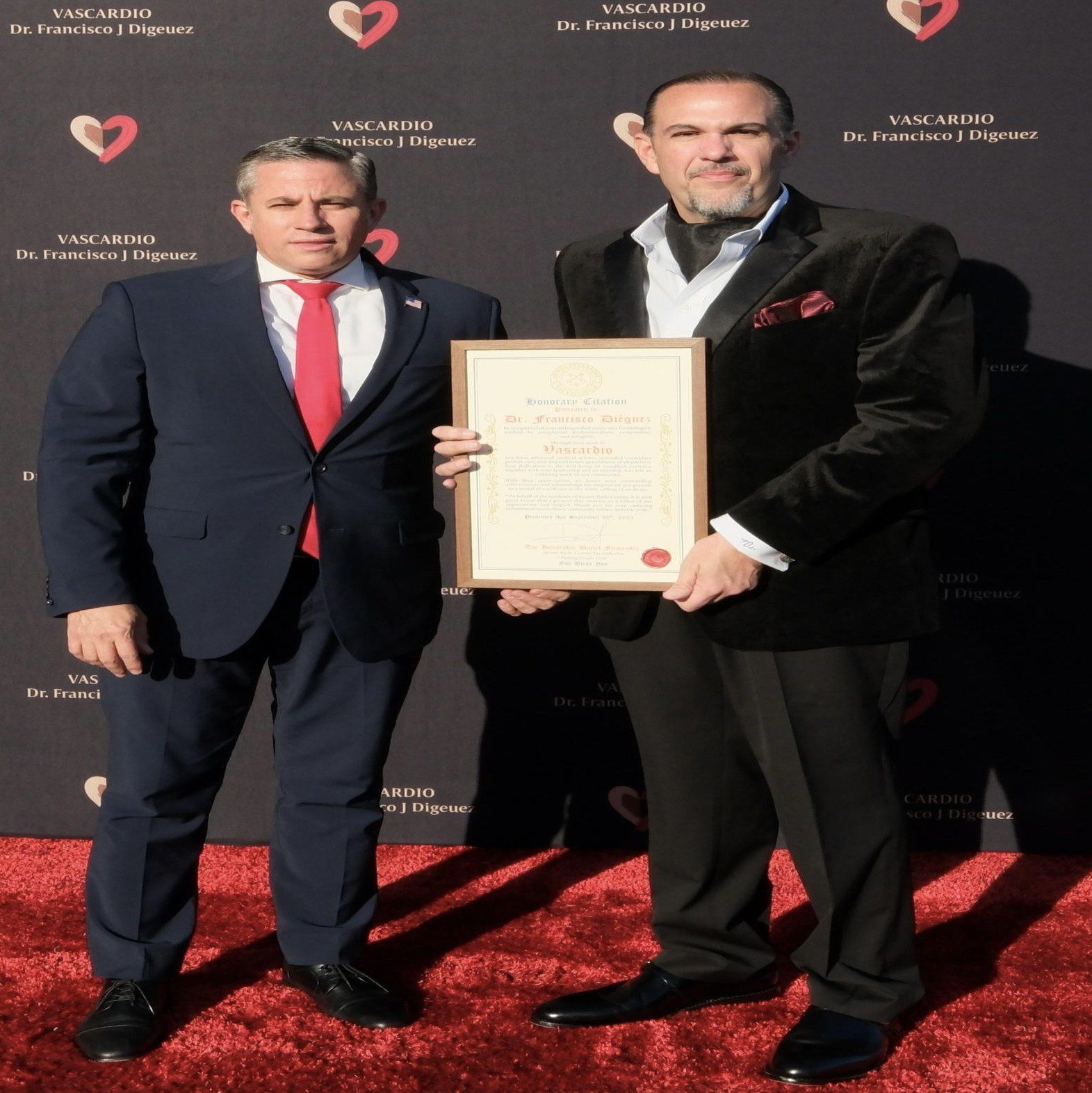 Reconocimiento al Dr. Diéguez en la inauguración de Vascardio