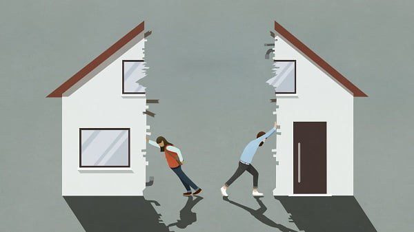 Ilustración de una pareja dividiendo una casa tras un divorcio