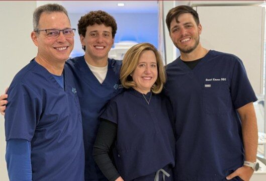 Doctores Liana Puig y Daniel Linares junto a su equipo en LP Dental and Cosmetic Miami