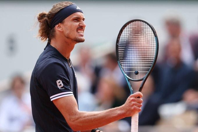 Alexander Zverev levantando el trofeo de Grand Slam